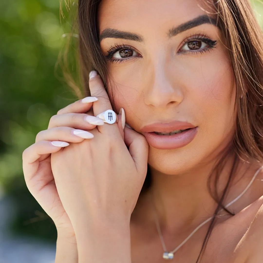 WINGTIP OVAL SIGNET RING